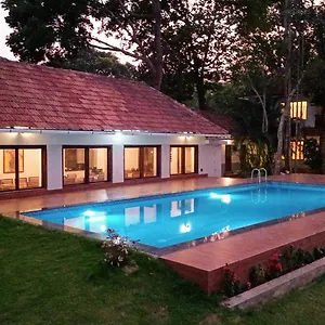 Resort Shantitheeram Ayurveda Lakeside Heritage